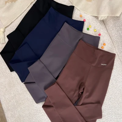 لگ داخل حوله ای از برند نانو